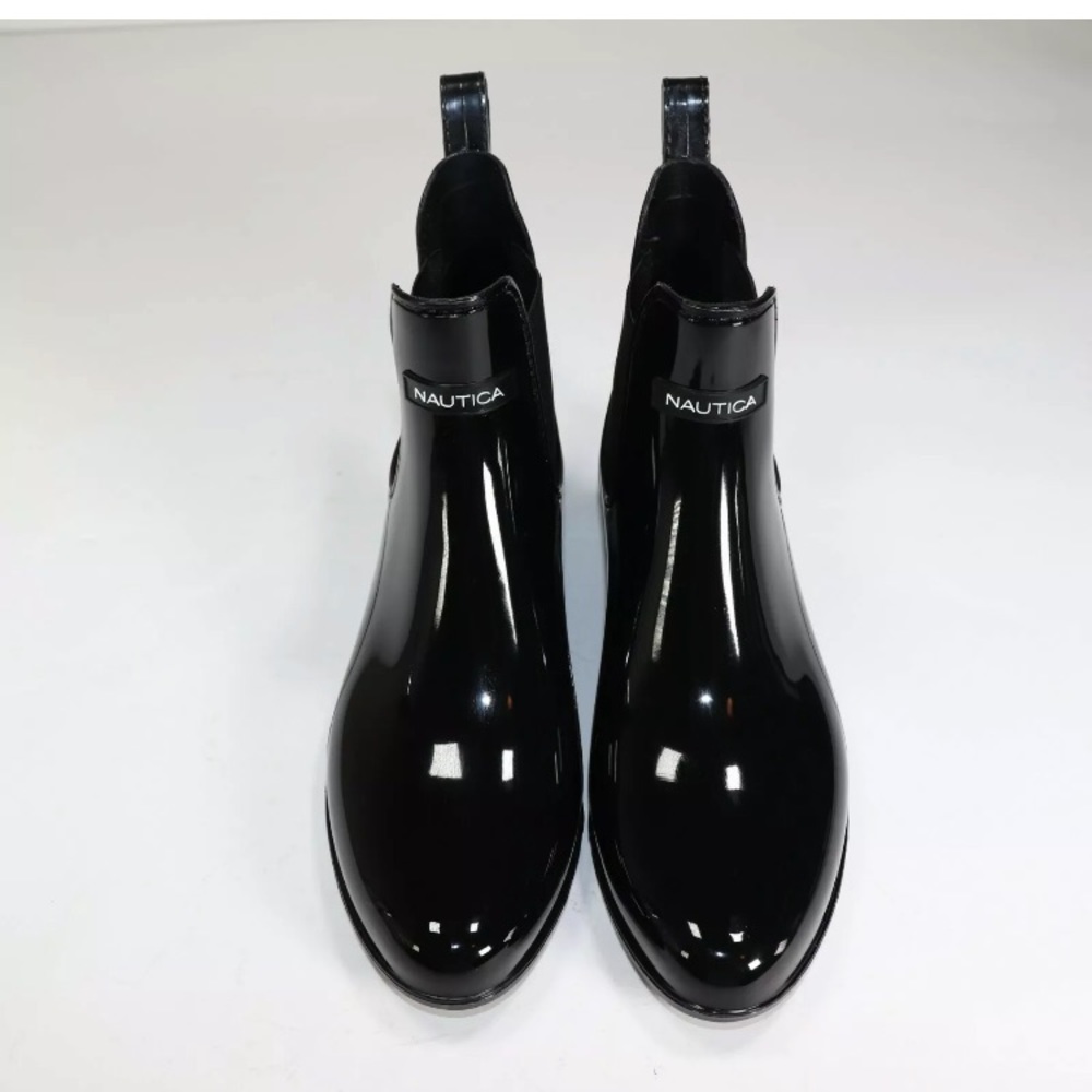 Nautica women rain boots black.